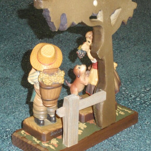 ANRI Ferrandiz CLUB MEMBERS ONLY "Harvest Time", "Harvest Helper" & Grapevine - Picture 7 of 12